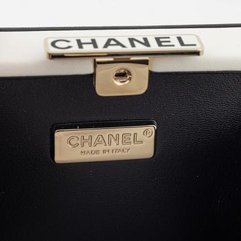 Chanel, A "Chanel No. 5 Parfum Box Evening Clutch", 2021.