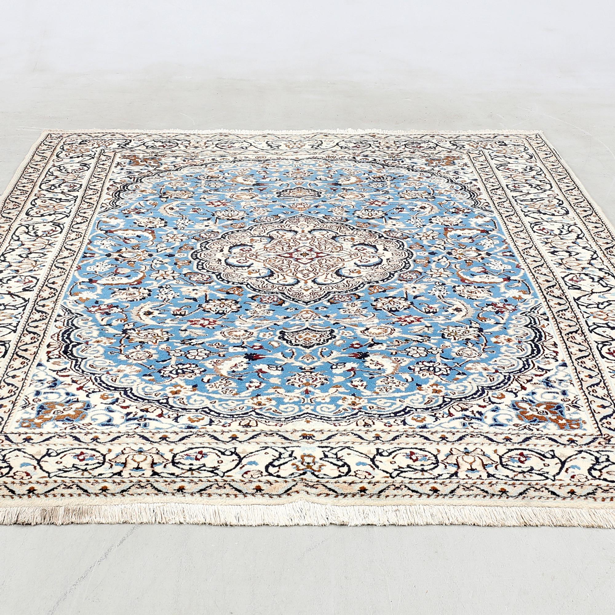 Matta Nain semiantik ca 296x195 cm.