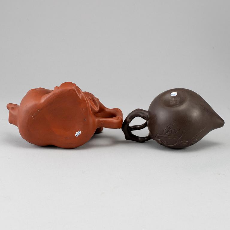 Two Yixing tea pots with cover, China, 20th Century.