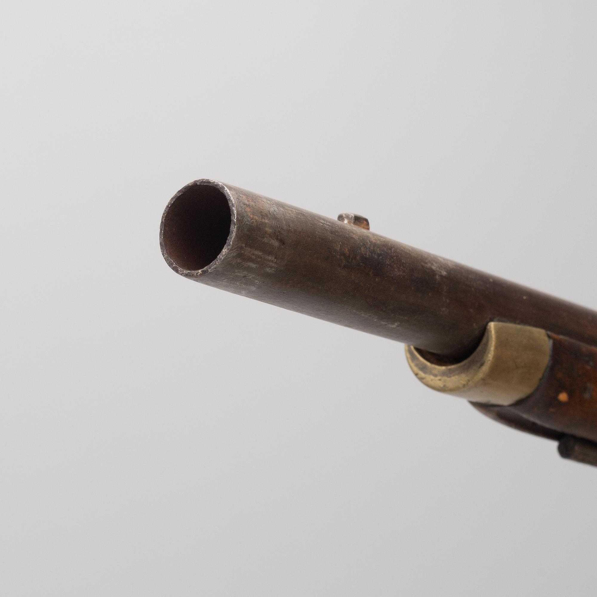Flintlåsmusköt, brittiskt m/1794 med bajonett, svenskt s.k. subsidiegevär.