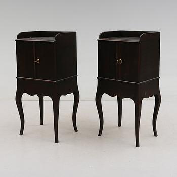SÄNGBORD, 1 par, rokokostil, för Nationalmuseum, 1900-talets andra hälft.