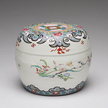 A small famille rose garden seat/stand, Qing dynasty, circa 1900.