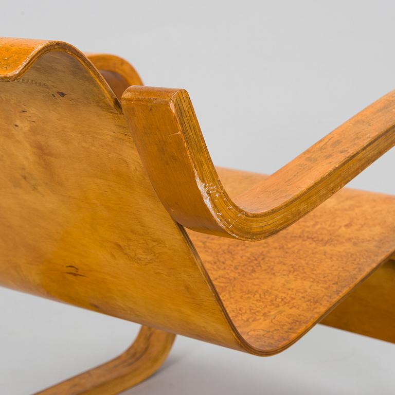 Alvar Aalto, A 1940s open armchair model 31 for O.Y. Huonekalu- ja Rakennustyötehdas A.B. Finland.