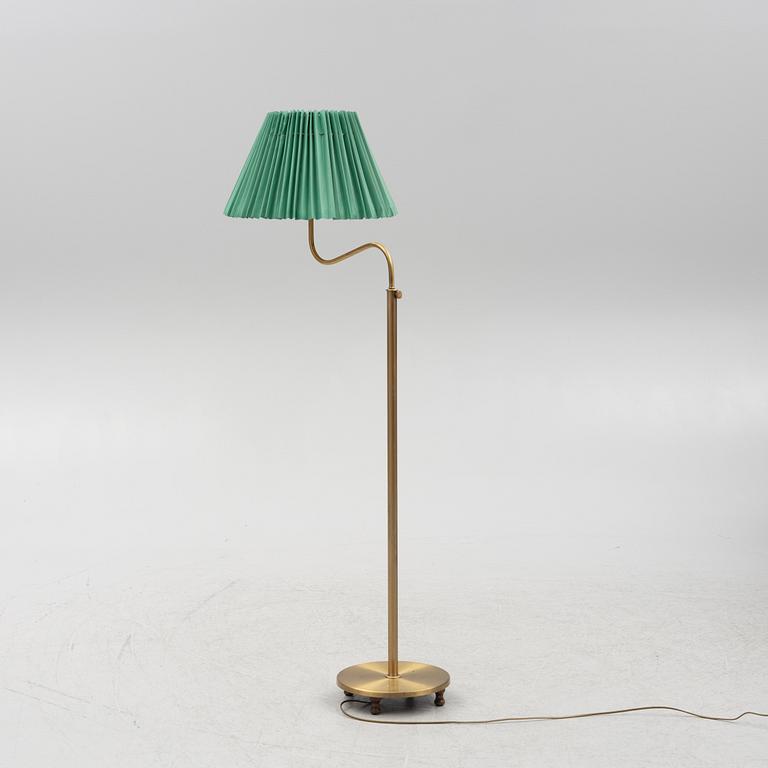 Josef Frank, golvlampa, modell 2568, "Lilla kamelen", Firma Svenskt Tenn.