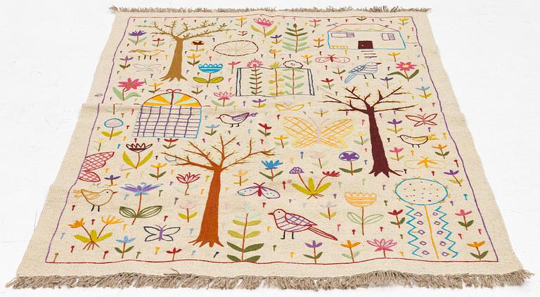 A hand-embroidered Kelim rug, c. 177 x 122 cm.