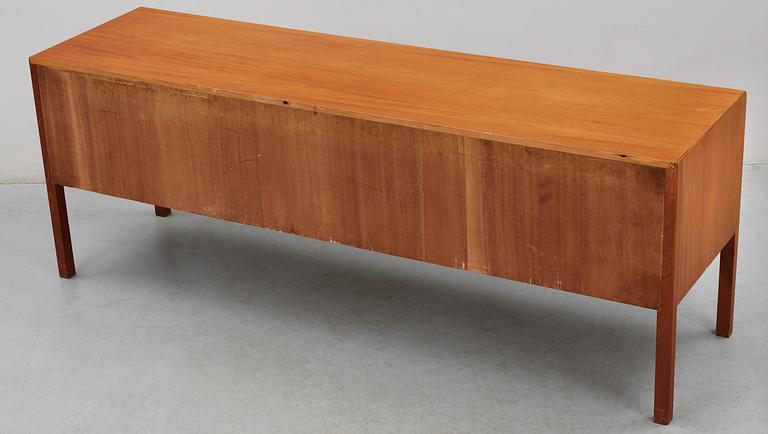 A Josef Frank mahogany sideboard by Svenskt Tenn, model 1015.