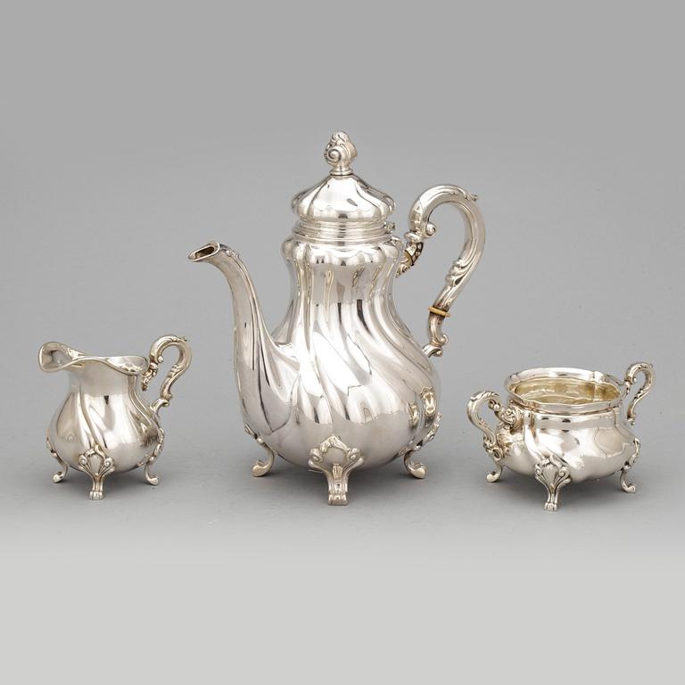 KAFFESERVIS, 3 delar, silver, rokokostil, svenska importstämplar, 1900-tal. Total vikt ca 758g.