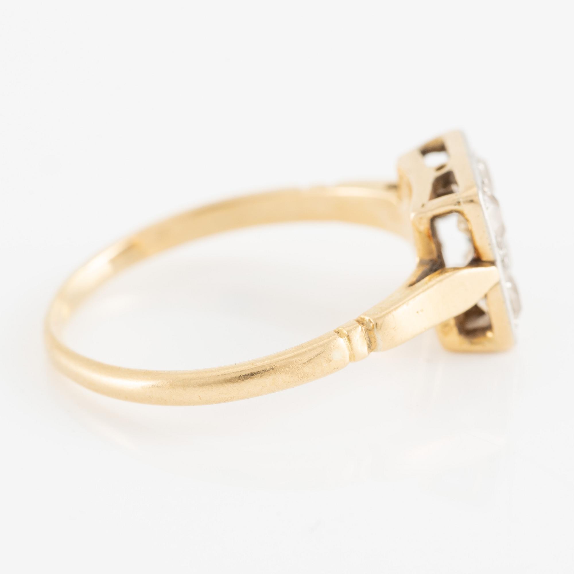 Ring 18K guld med gammalslipade diamanter.