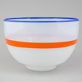 ULRICA HYDMAN-VALLIEN, a glass bowl from Kosta Boda Ateljé, signed.