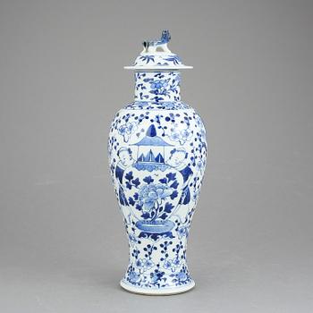 LOCKURNA, porslin, Kina. Modern tillverkning.