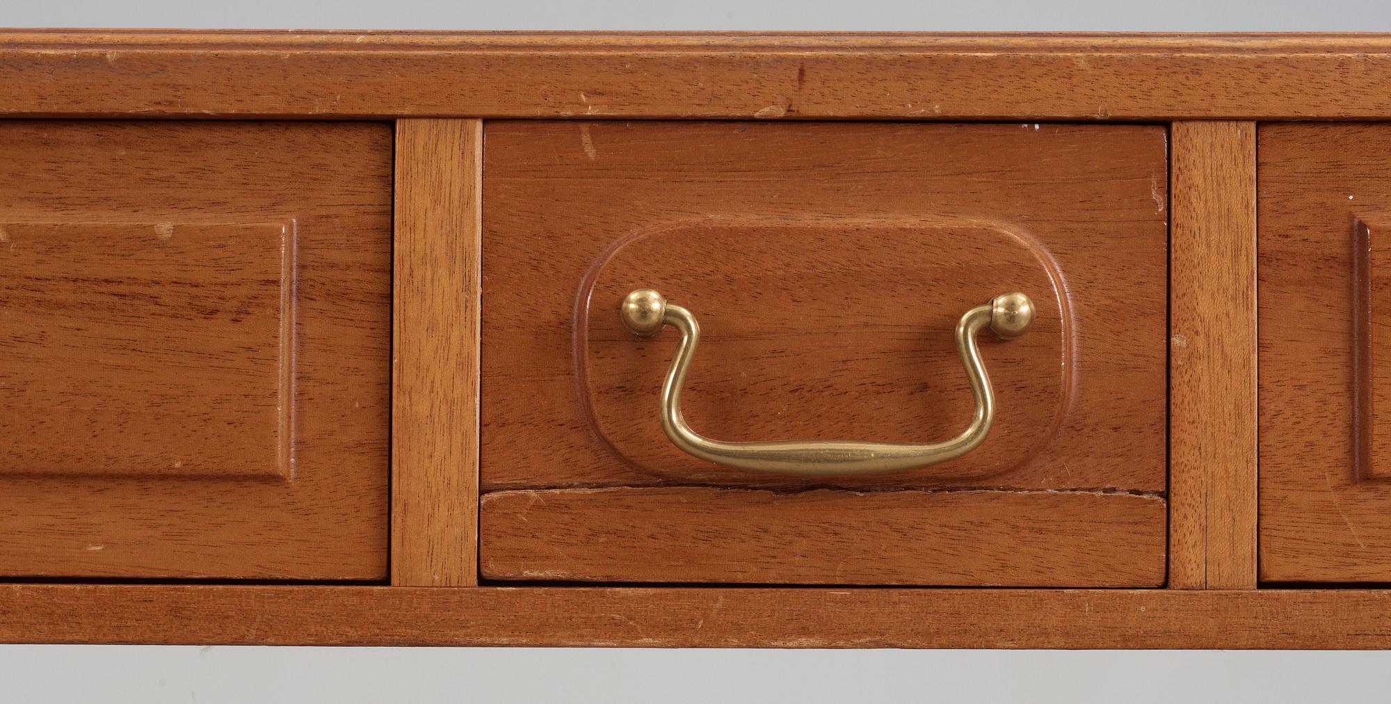 JOSEF FRANK, sideboard, Firma Svenskt Tenn, modell 821.