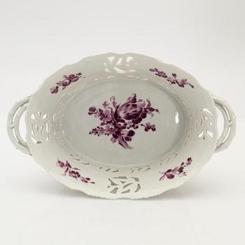 Royal Copenhagen, Jardinière, "Juliane-Marie", 1905.