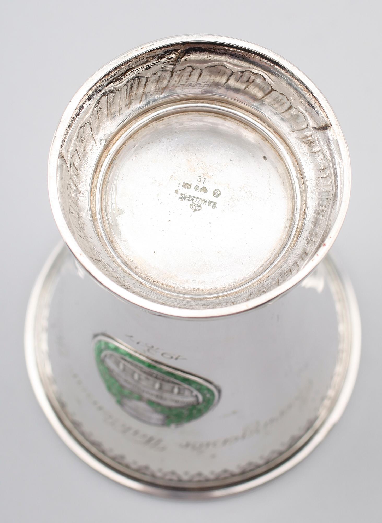 VAS, silver, CG Hallberg, Stockholm 1917. Vikt 251 g.