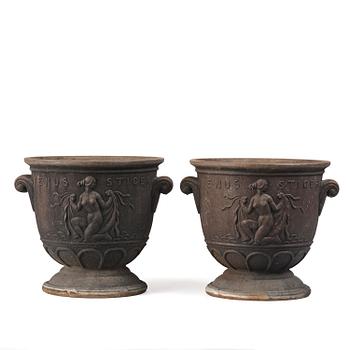 359. Ivar Johnsson, a pair of "Venus" cast iron urns, Näfveqvarns bruk, Swedish Grace.