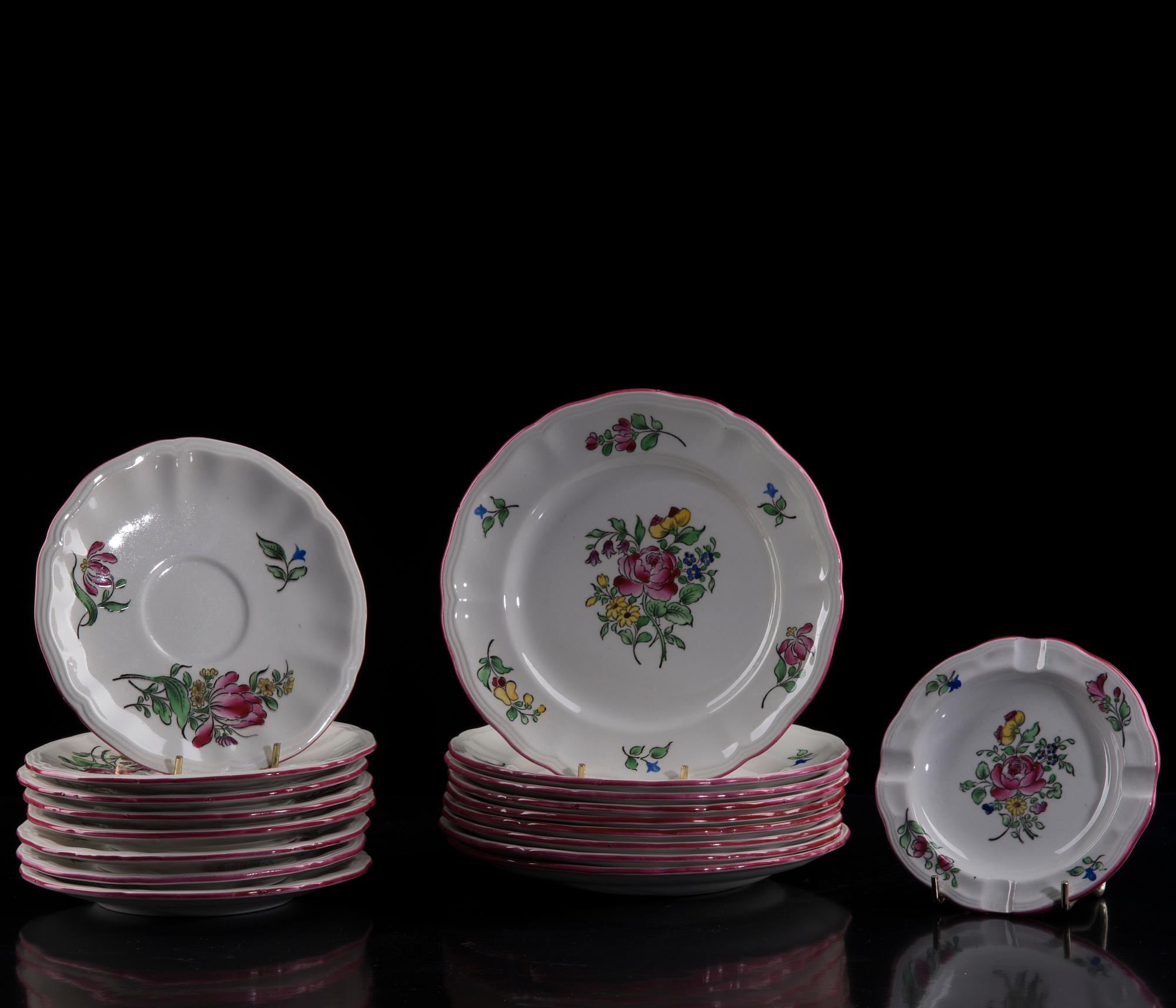 TESERVIS, 17 delar, flintgods, Luneville Porcelain, Frankrike 1900-talets senare hälft.