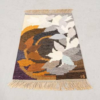 Ingegerd Silow, matta/vävnad "Klockranka" signerad, i samarbete med Axeco, 120x85 cm.