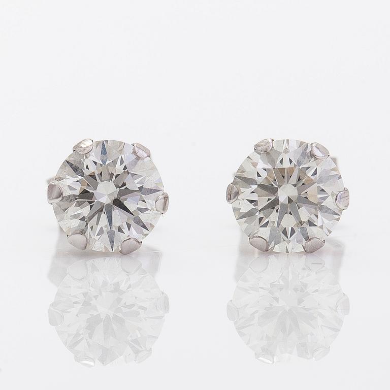 Korvakorut, 14K kultaa ja briljanttihiotut timantit.