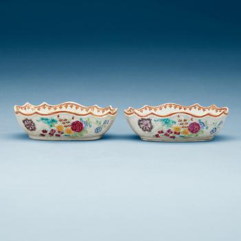 1602. SKÅLAR, ett par, kompaniporslin. Qing dynastin, Qianlong (1736-95).