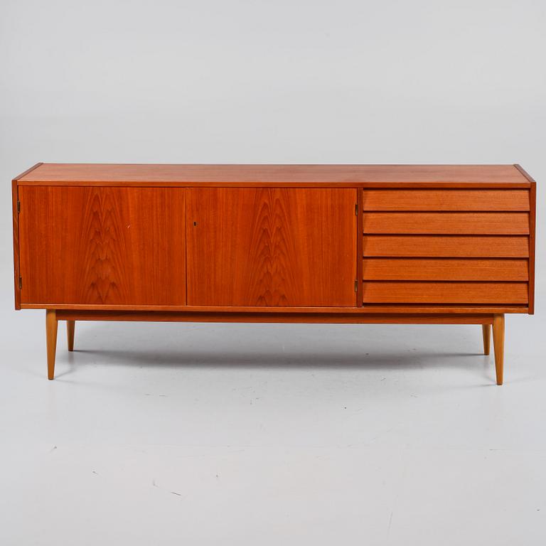 SIDEBOARD, Sverige, 1900-talets mitt.