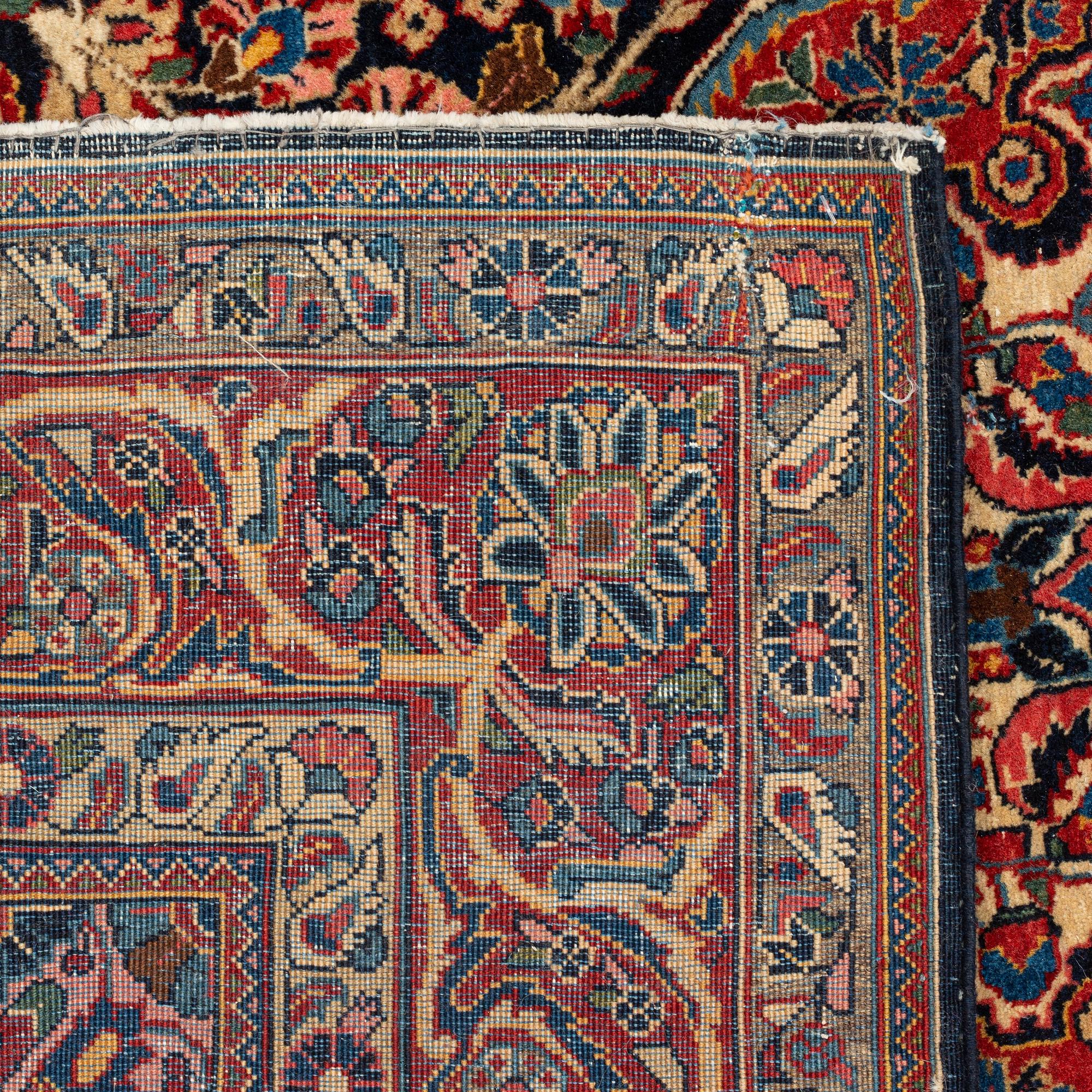 A rug, semi-antique, Sarouk, ca 200 x 129 cm.