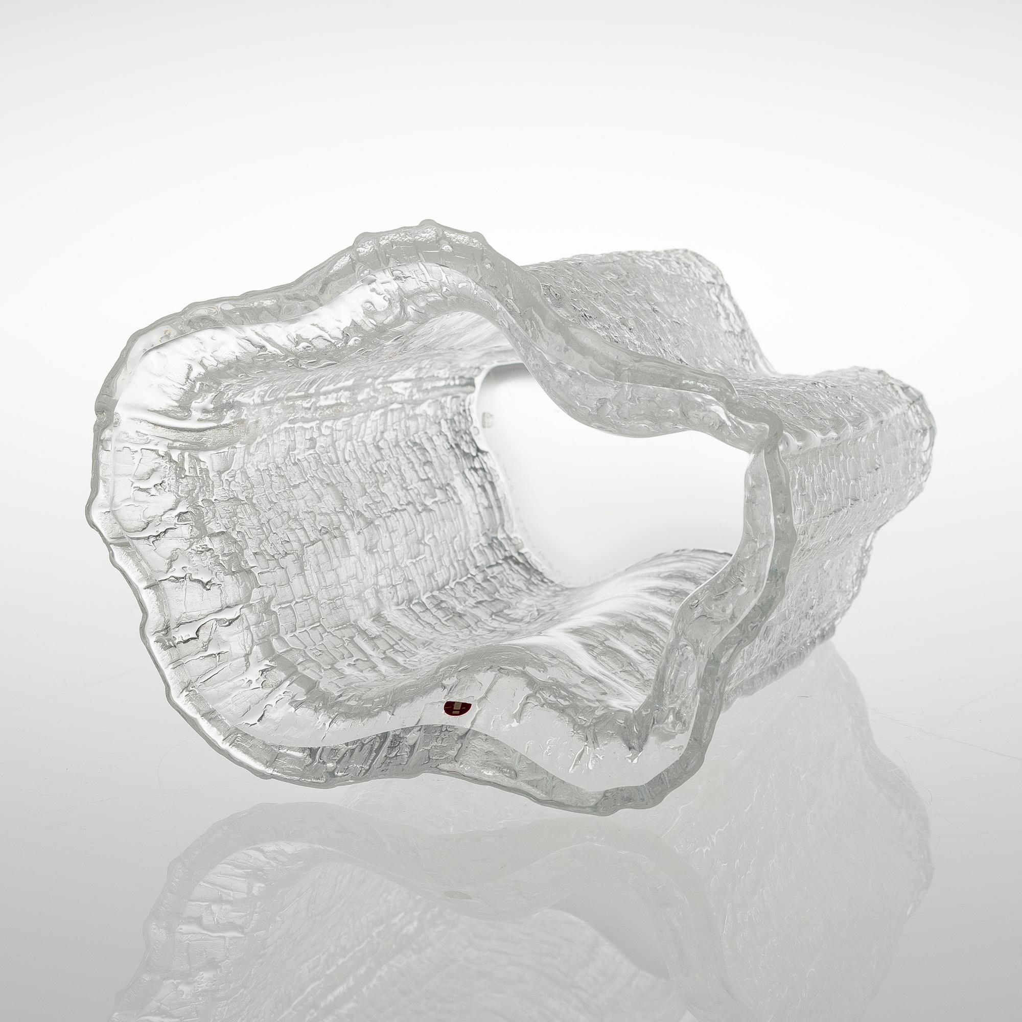 A TIMO SARPANEVA GLASS VASE, Finlandia-series, signed Timo Sarpaneva -3359.