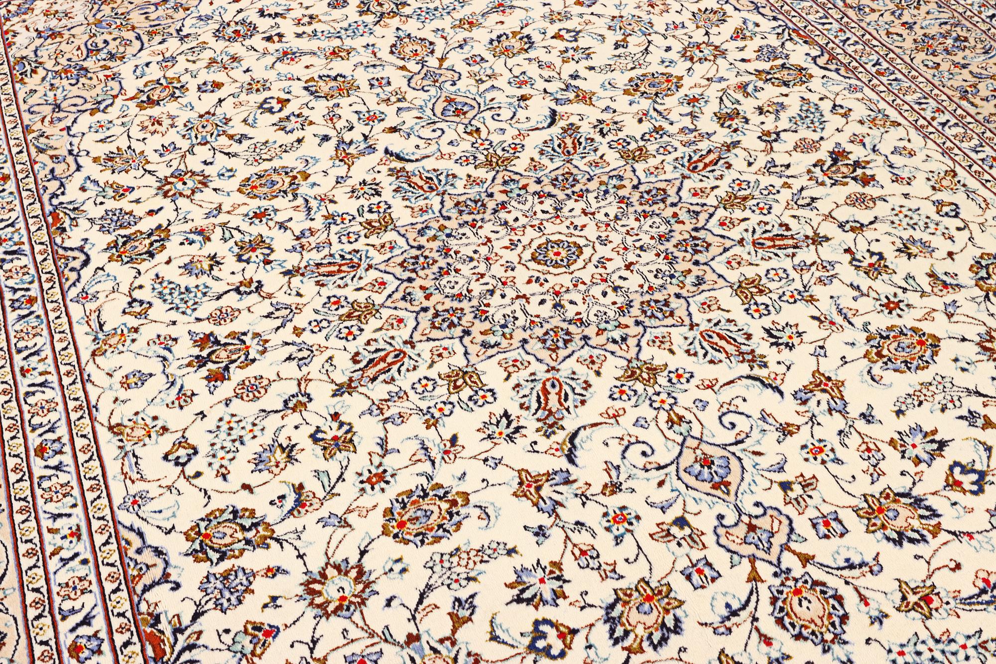 Matta, Keshan, ca 405 x 295 cm.