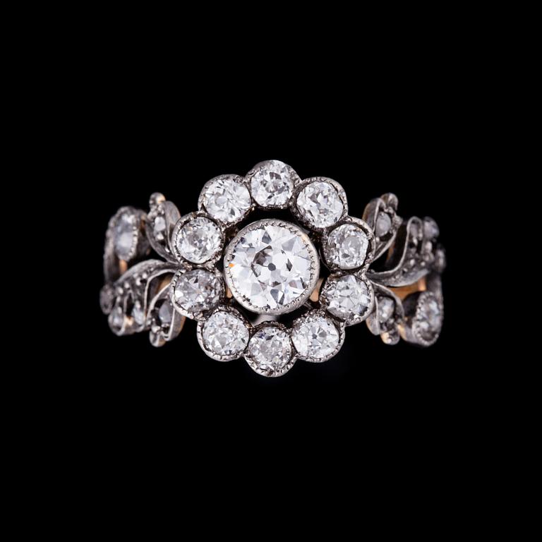 RING, 18K guld, diamanter. Vikt ca 3,4 g.