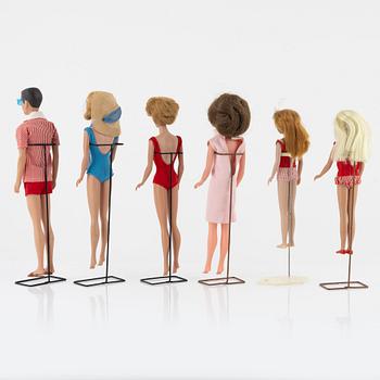 Barbie and Tressy, 5 dolls in box, along with clothes and accessories, Mattel, 1960s.