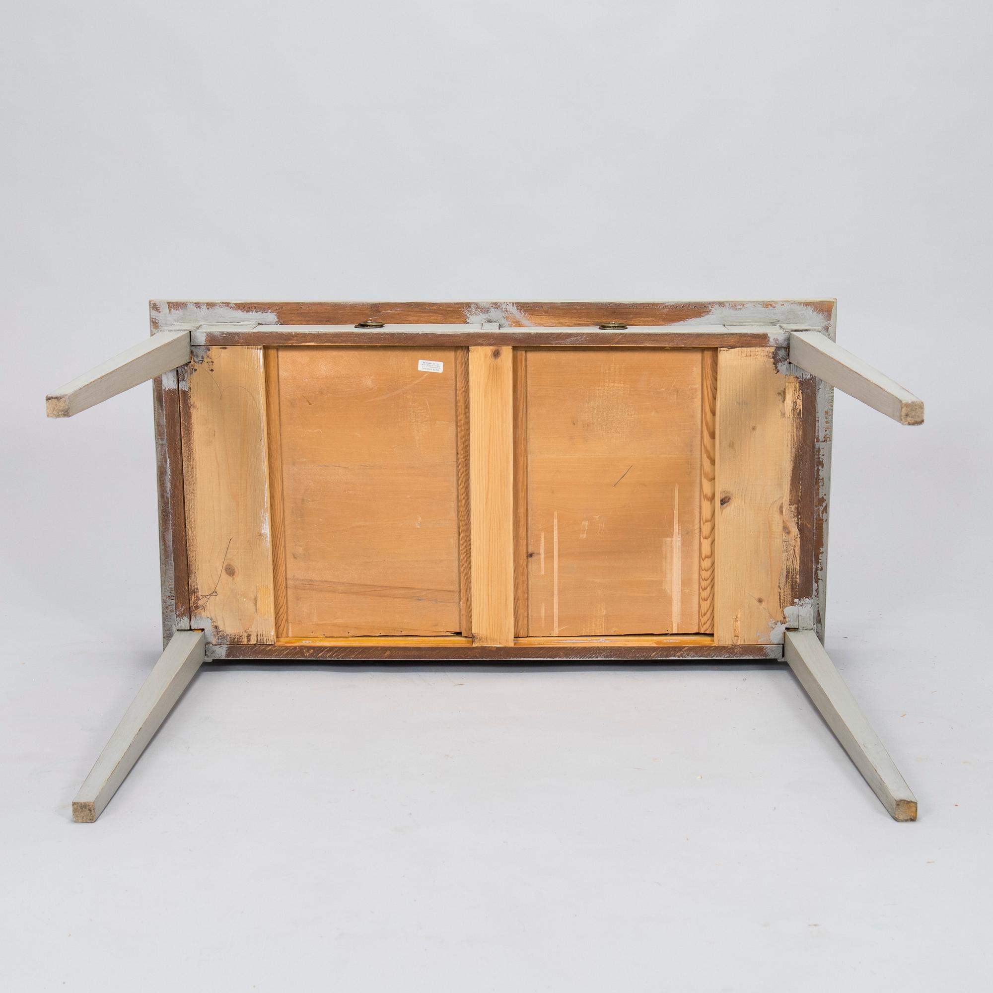 Skrivbord, gustaviansk stil, 1900-tal och stol, gustavianskt provinsarbete, 1700-talets slut.