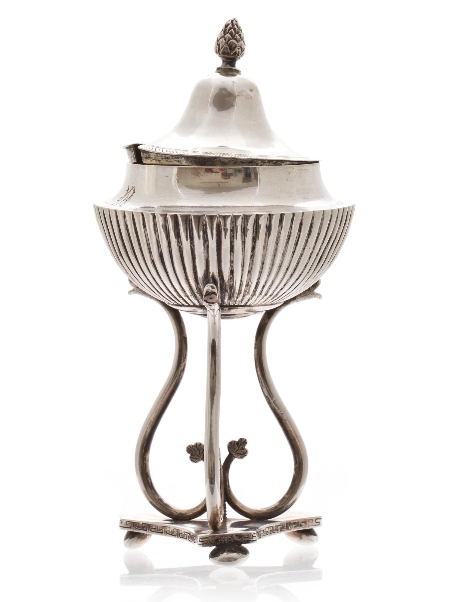 SALTKAR med LOCK, silver, empire, möjligen Isak Österberg Malmö 1814. Vikt ca 88 gram.