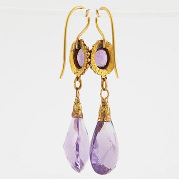 Briolette cut and oval faceted amethyst earrings.