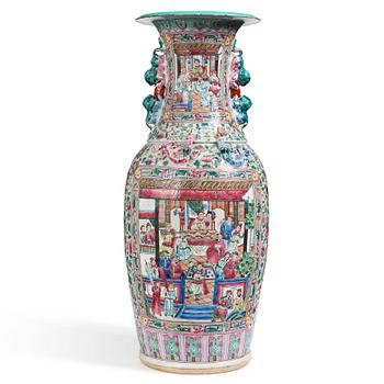 A massive Canton vase, late Qing dynasty.