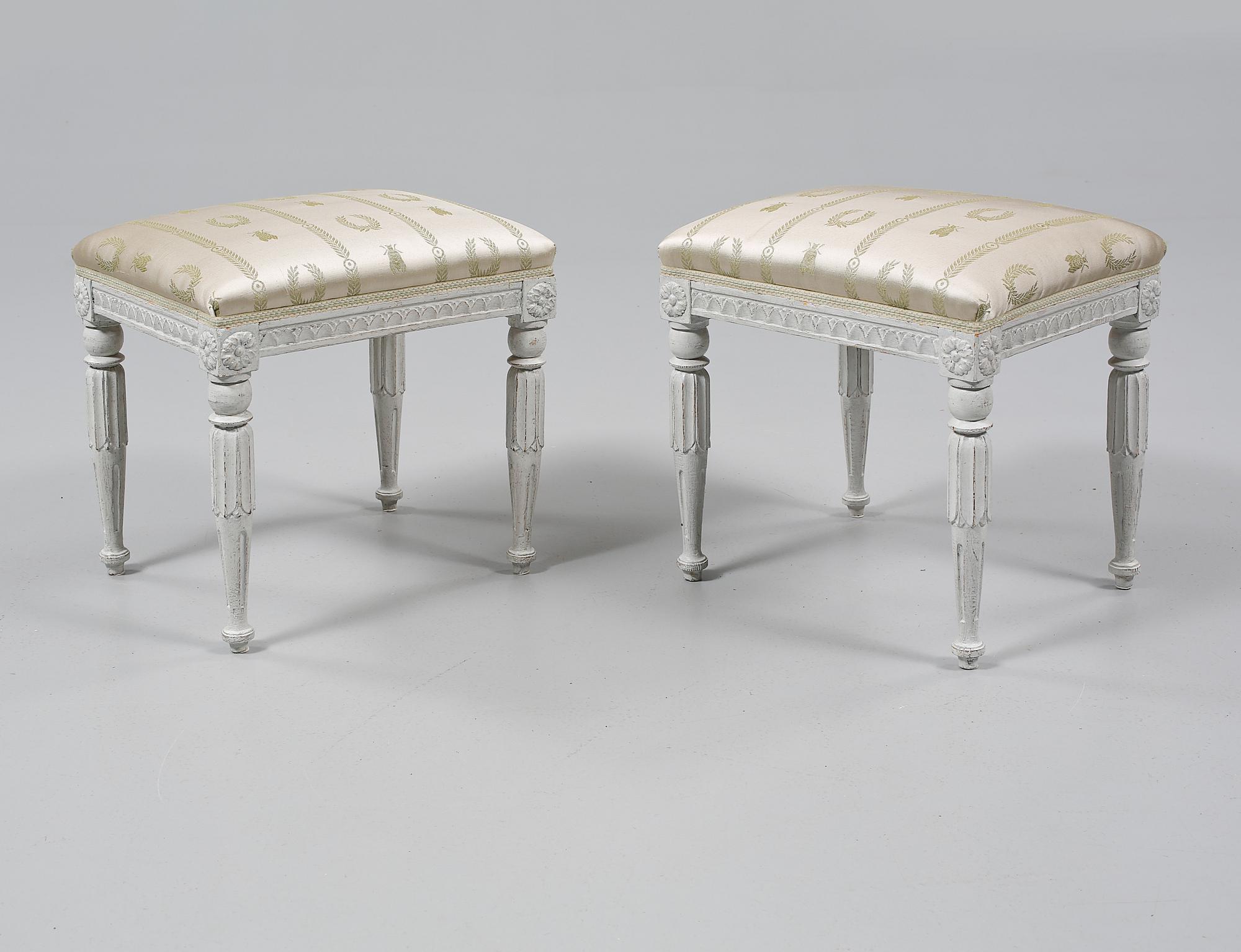 TABURETTER, ett par, 1800-tal.
