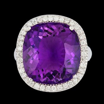 980. An amethyst, 17.60 cts, and brilliant cut diamond ring, tot. 1.19 cts.
