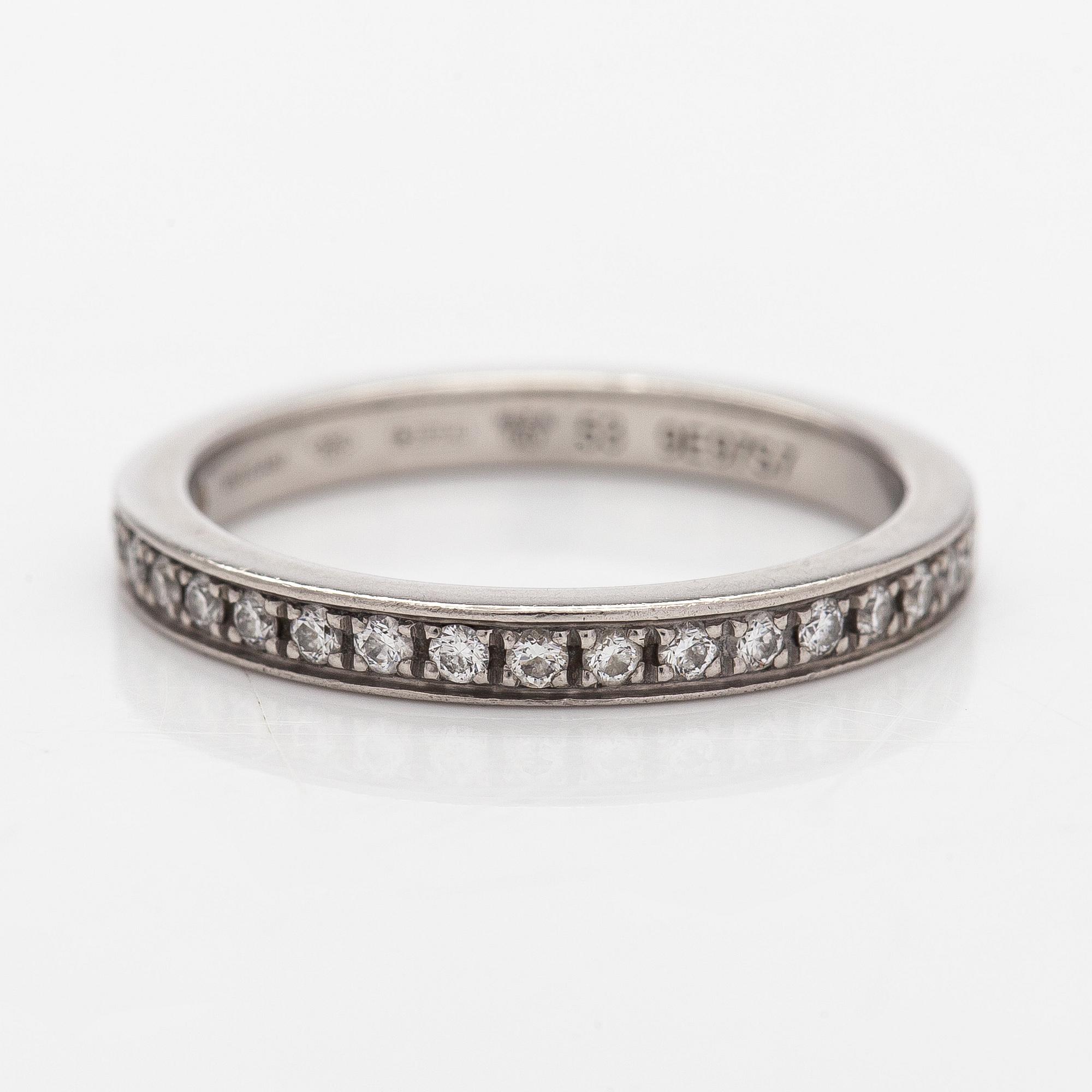 Bulgari, a platinum 'Venezia' ring with brilliant-cut diamonds.