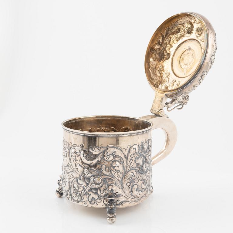 Dryckeskanna, silver, barockstil, svenska kontrollstämplar, 1900-talets början.