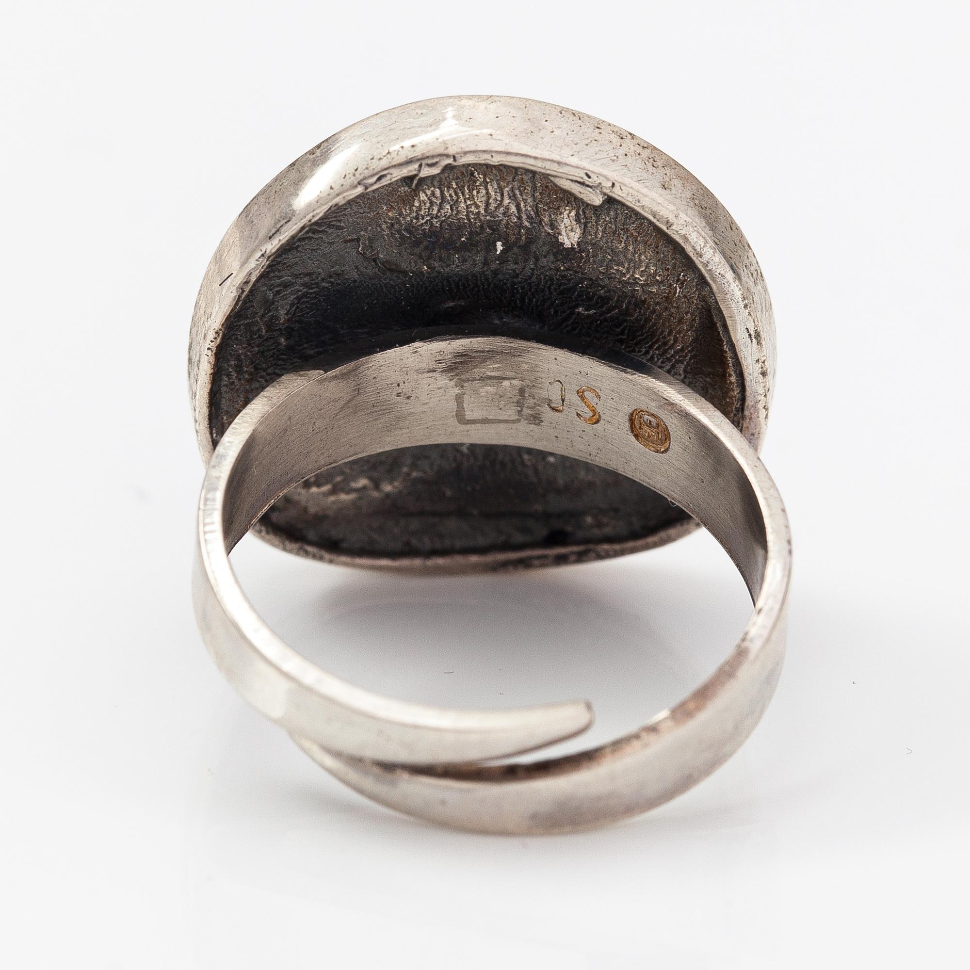 Jorma Laine, A silver ring "Chic". Turun hopea, Turku.