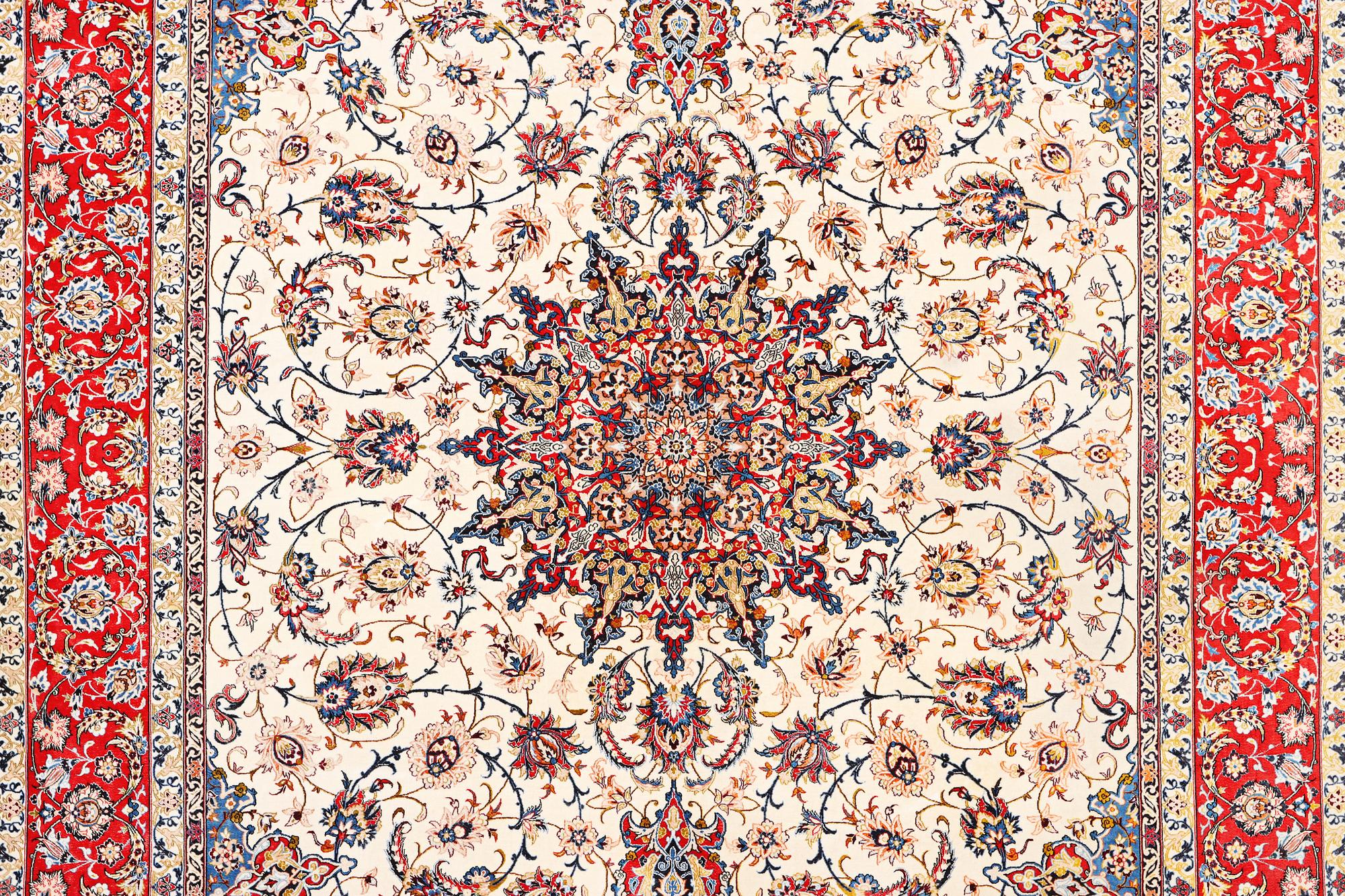 An Esfahan carpet, part silk, ca. 372 x 255 cm.