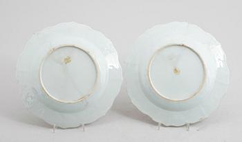 TALLRIKAR, 1 par, porslin, Kina, Qianlong 1736-1795.