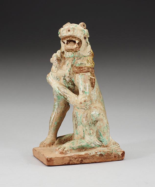A green and yellow glazed lion with a cub, Song dynasty (960-1279).