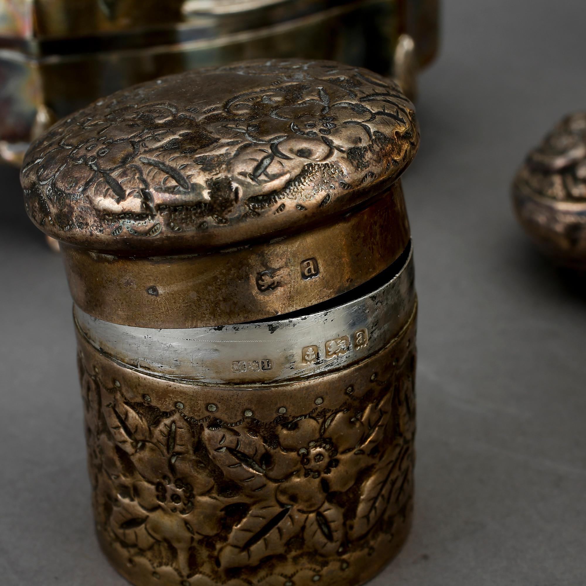 PARTI SILVER, 5 delar, främst England, 1800/1900-tal. Total vikt ca 544 gram.