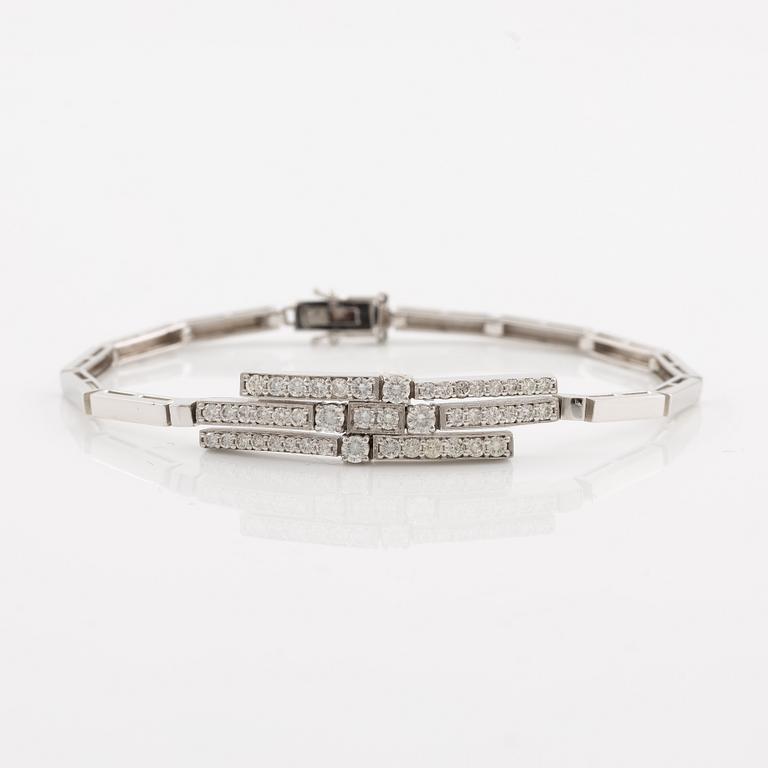 Armband, 18K vitguld med briljantslipade diamanter.