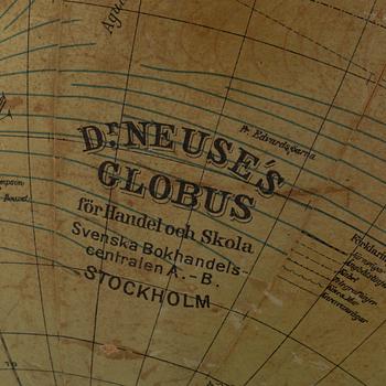 Jordglob, Dr Neuse's Globus, Svenska Bokhandelscentralen. 1900-talets mitt.