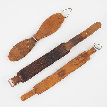 A bracelet, two watch straps and two pendants. Among others, Esse Poggats.