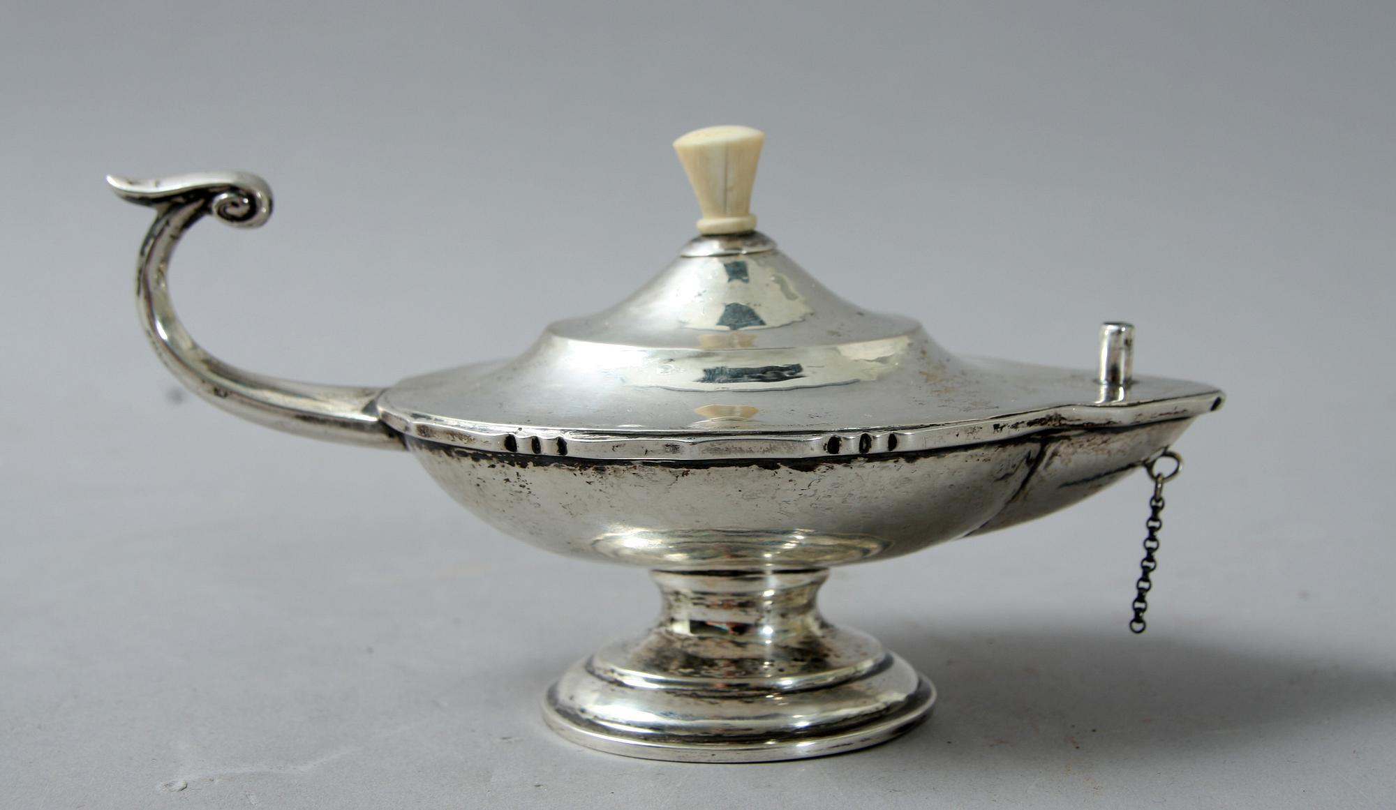 OLJELAMPA, silver. Import K Anderson, 1900-talets första hälft. Ca 100 g.