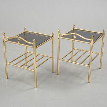 SÄNGBORD, ett par, glas och mässing, 1900-talets sista kvartal.