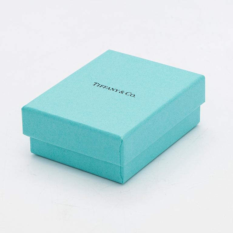 Tiffany & Co, kaulakoru "Cross Stitch", 18K valkokultaa ja timantteja.