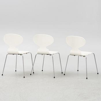 Arne Jacobsen, stolar, 3 st, "Myran", Fritz Hansen, Danmark, 1900-talets mitt.