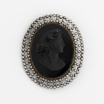 Black stone cameo brooch.