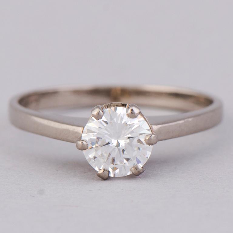 RING, briljantslipad diamant, 18K vitguld. A. Tillander 1973.